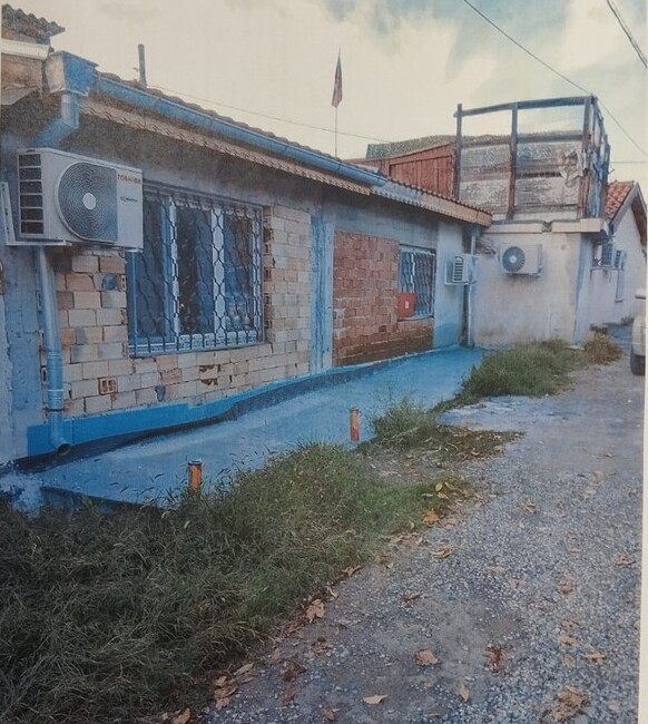 Мъж постави пред дома си в Стара Загора антипаркинг колчета без разрешение