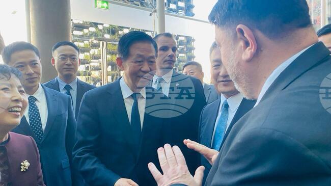 Заявяваме готовност да надграждаме и да задълбочаваме връзките между българския и китайския народ, заяви вицепремиерът Атанас Зафиров