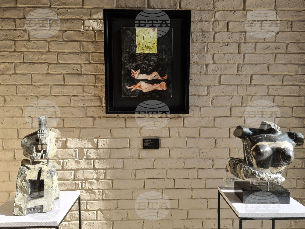 С древни техники художникът Георги Маринов интерпретира темата за райската градина в първата си изложба във Варна