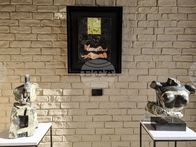 С древни техники художникът Георги Маринов интерпретира темата за райската градина в първата си изложба във Варна