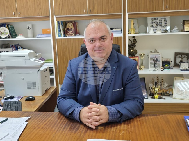 Олимпиадата е първата крачка, която може да те поведе към успеха, каза Венцеслав Георгиев, директор на ППМГ в Ловеч