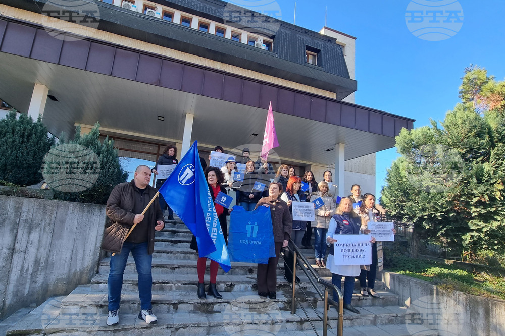 Велико Търново - РИОСВ - служители - протест