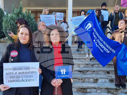 Велико Търново - РИОСВ - служители - протест