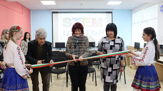 СТЕМ център ще подпомага обучението на учениците в Началното училище „Христо Смирненски“ в Омуртаг