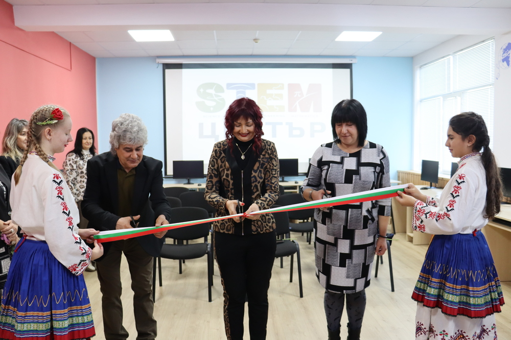 СТЕМ център ще подпомага обучението на учениците в Началното училище „Христо Смирненски“ в Омуртаг