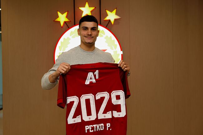 ЦСКА продължи договора на Петко Панайотов
