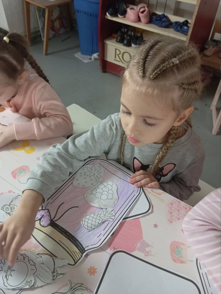 Децата от детската градина към Българското неделно училище „Българска светлица“ в Украйна учиха за плодовете и зеленчуците