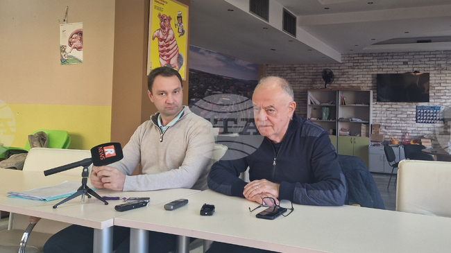 Ще търсим кандидат за президент с авторитет и партийно неангажиран, каза лидерът на ДСБ ген. Атанас Атанасов