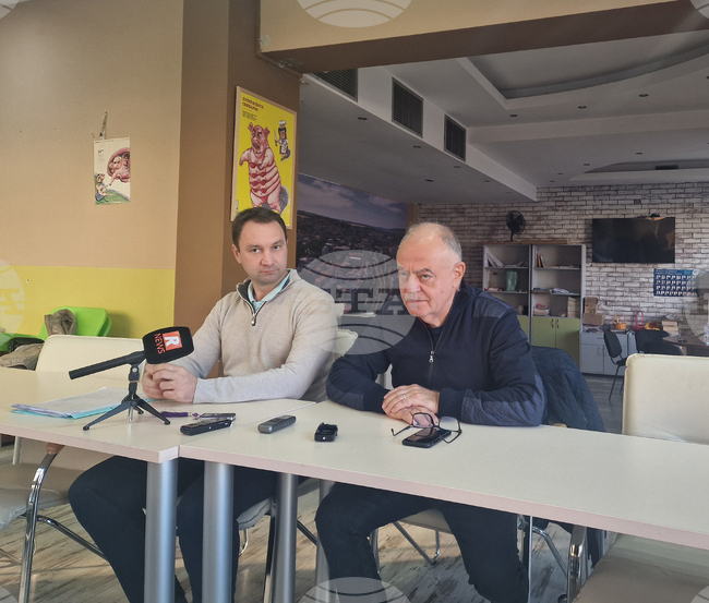 Ще търсим кандидат за президент с авторитет и партийно неангажиран, каза лидерът на ДСБ ген. Атанас Атанасов