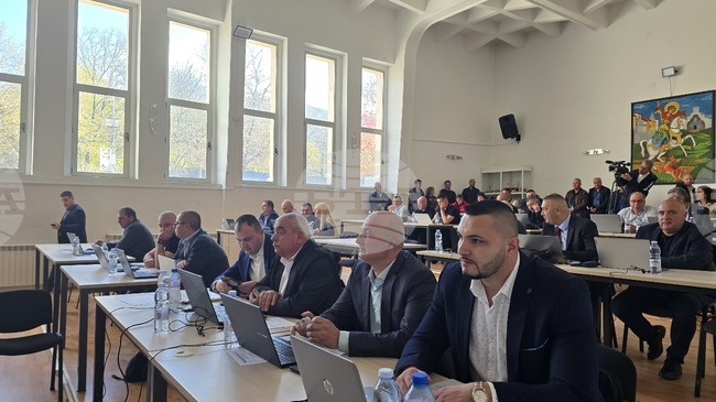 Общинските съветници в Петрич решиха цената на престоя в синя зона от следващата година да е едно евро за час