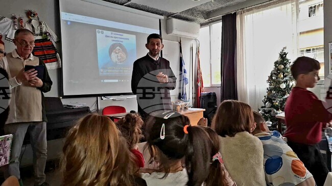 Отец Стефан от храма „Св. преп. Йоан Рилски Чудотворец“ в Атина гостува на училище „Св. св. Кирил и Методий“ в гръцката столица