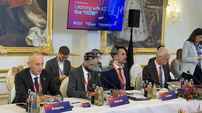 Министър Красимир Вълчев участва в срещата „Бъдещето на изкуствения интелект в образованието“, организирана от ОИСР и правителството на Словакия 