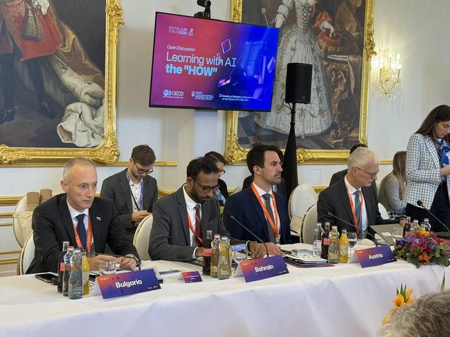 Министър Красимир Вълчев участва в срещата „Бъдещето на изкуствения интелект в образованието“, организирана от ОИСР и правителството на Словакия 