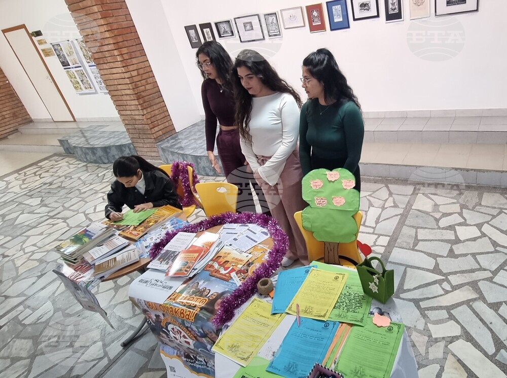 Шумен - университет - щанд „Коледна поща на мечтите“