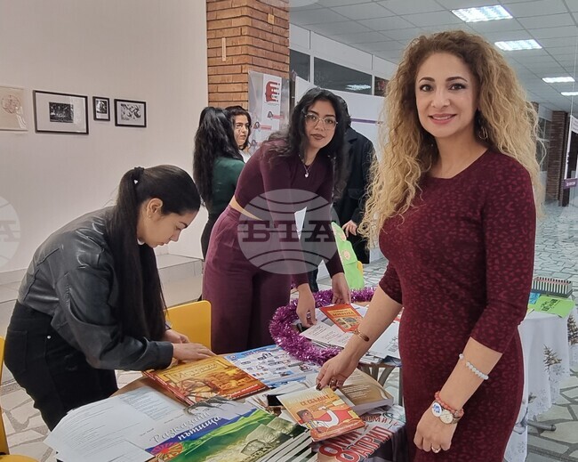 Шумен - университет - щанд „Коледна поща на мечтите“