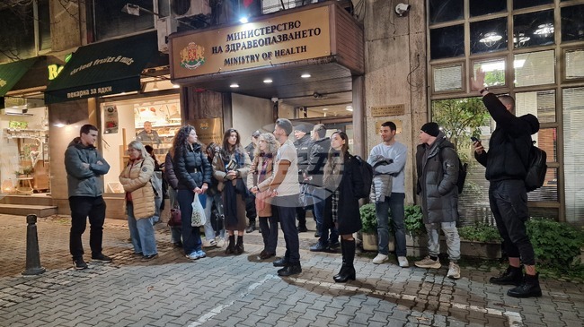 Студенти по медицина и лекари специализанти отново протестират с искане за достойни възнаграждения и условия на труд