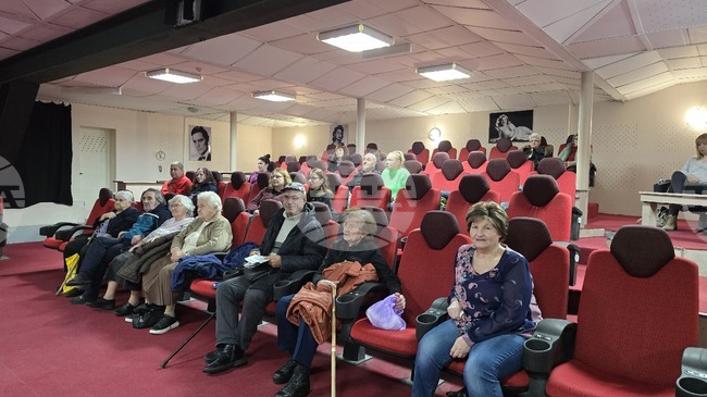 Средства за детски дефибрилатор събраха в Свищов от благотворителни прожекции на филма “Великани - как се посява доброто“