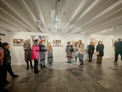 Габрово - „Жените носят света“ - изложба