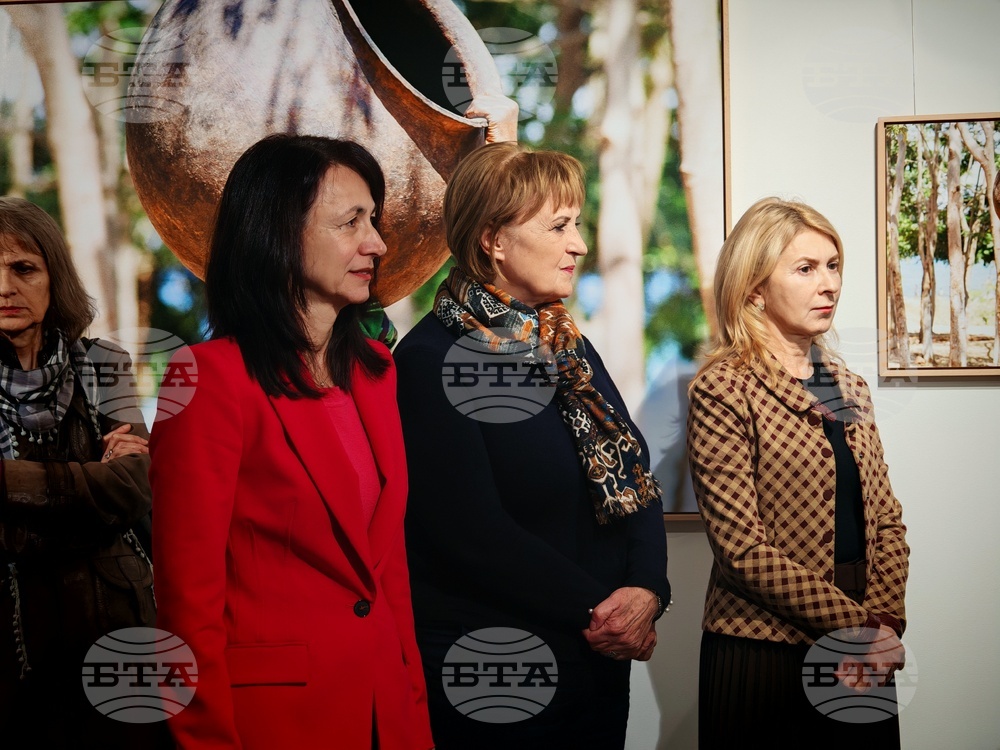 Габрово - „Жените носят света“ - изложба