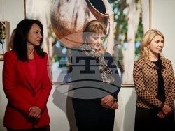 Габрово - „Жените носят света“ - изложба