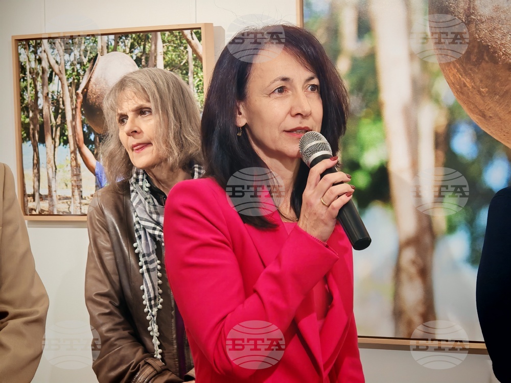 Габрово - „Жените носят света“ - изложба