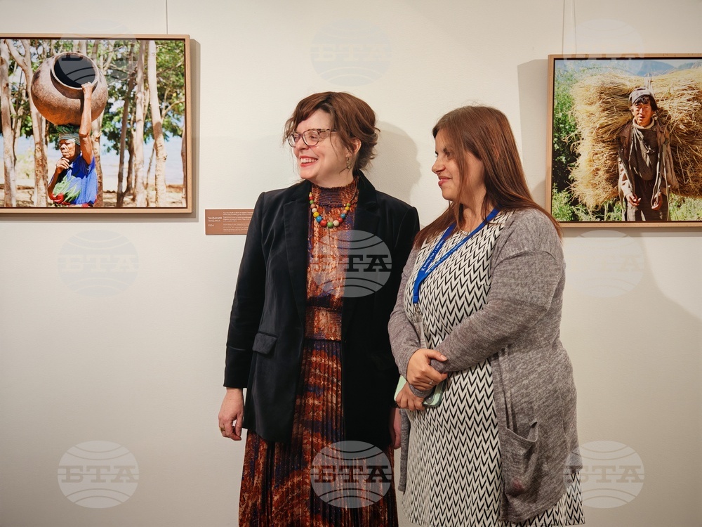 Габрово - „Жените носят света“ - изложба