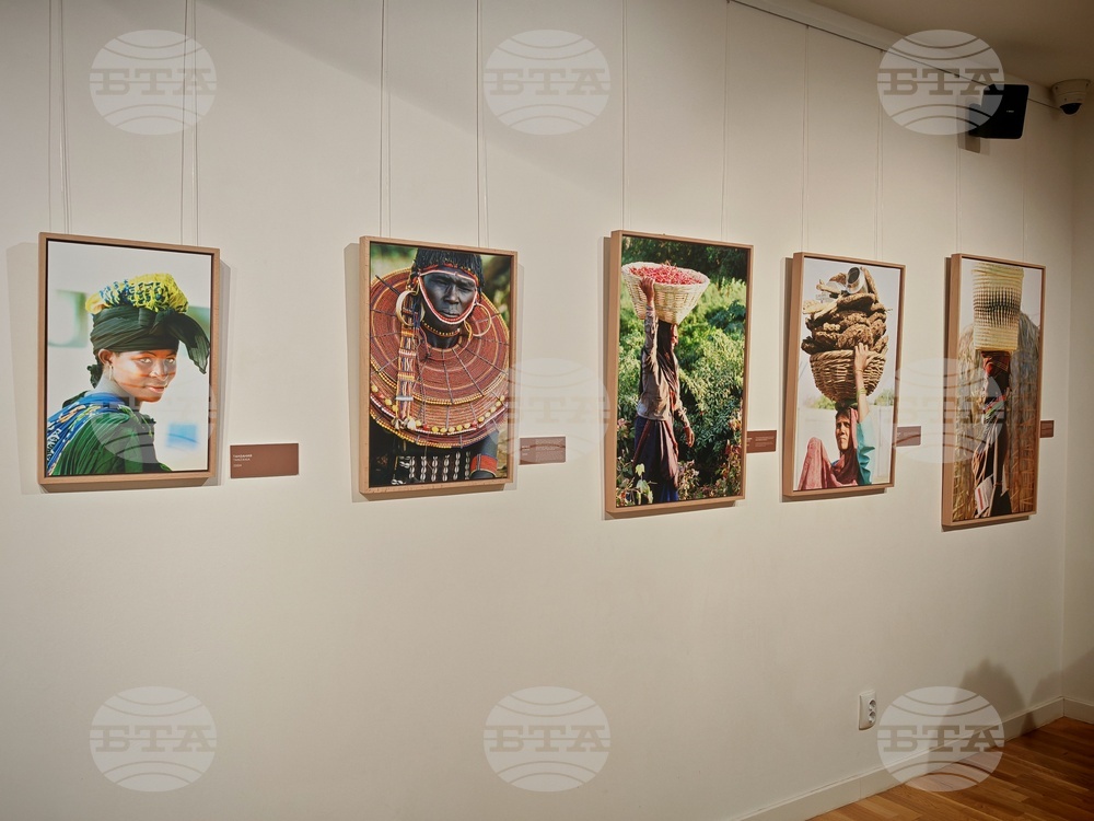 Габрово - „Жените носят света“ - изложба