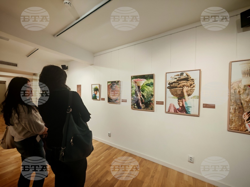 Габрово - „Жените носят света“ - изложба