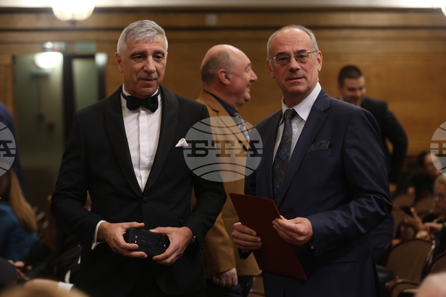 Представата ми за добър адвокат е свързана със способността в правната норма да намериш дълбокия ценностен смисъл, каза конституционният съдия Атанас Семов