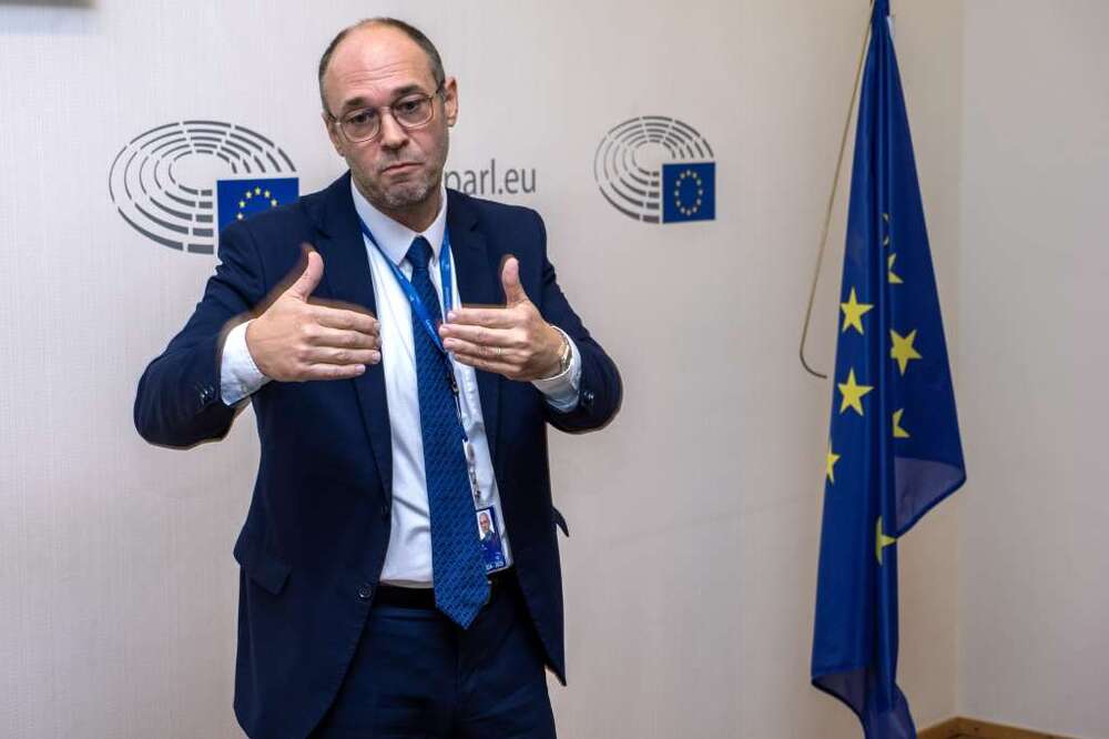 ФЕНА: Босна и Херцеговина трябва да ускори действията си по пътя към членство в ЕС, каза евродепутатът Давор Иво Щир