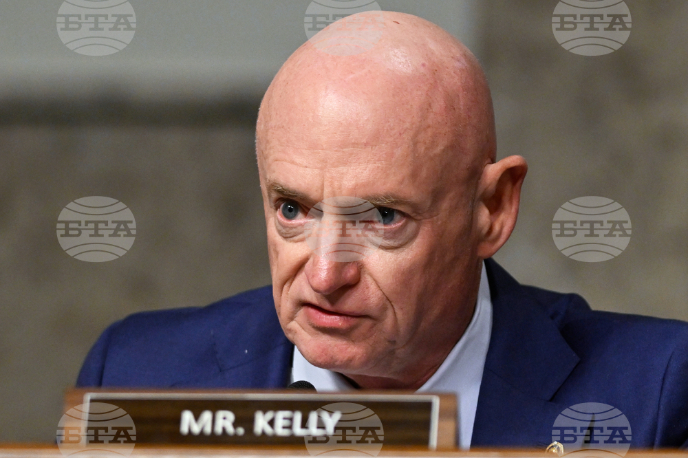 Защо Пентагонът в САЩ заплаши да извика обратно на военна служба бившия астронавт и настоящ сенатор Марк Кели