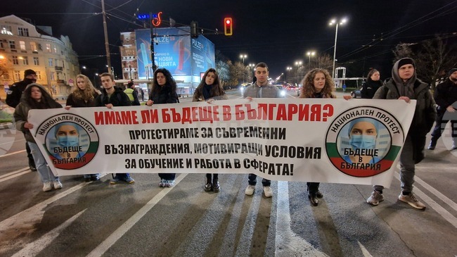 Приключи протестът на медиците в София, движението на Орлов мост е възстановено