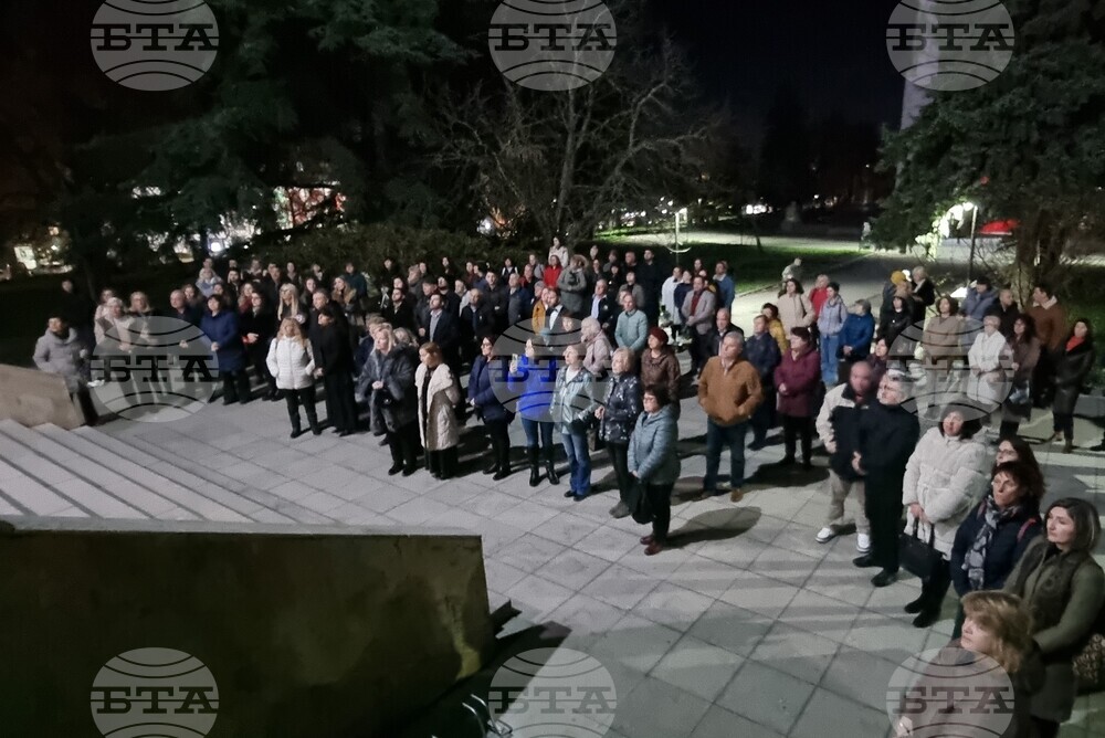 Шумен - барелеф на Станислав Ушев - откриване