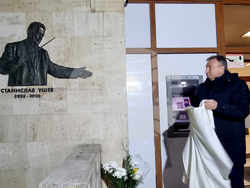 Шумен - барелеф на Станислав Ушев - откриване