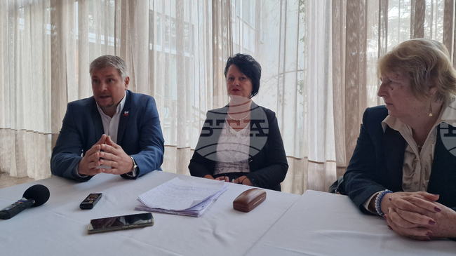 Да се усъвършенства антибиотичната политика и да има строг контрол върху употребата на антибиотици, призоваха лекари