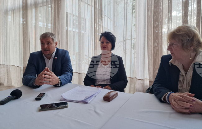 Да се усъвършенства антибиотичната политика и да има строг контрол върху употребата на антибиотици, призоваха лекари