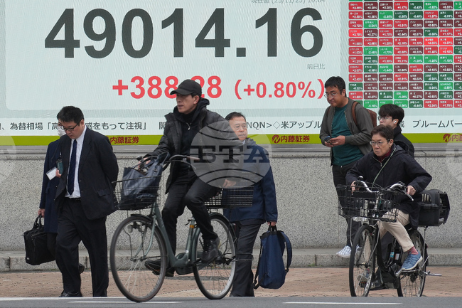 Възходящо приключи търговията в Токио, но тенденциите на останалите азиатски пазари са разнопосочни въпреки растежа на Уолстрийт