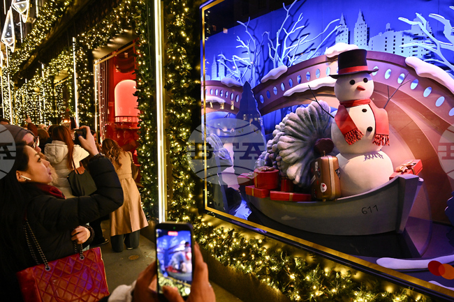 2025 Saks Fifth Avenue Holiday Light Show and Window Reveal