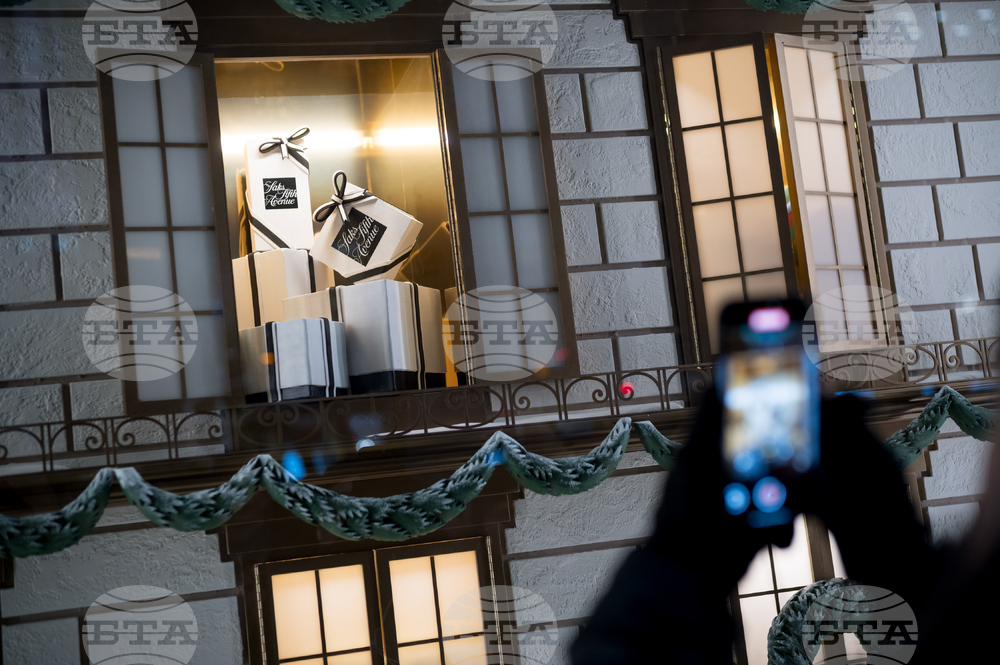 2025 Saks Fifth Avenue Holiday Light Show and Window Reveal