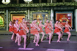 2025 Saks Fifth Avenue Holiday Light Show and Window Reveal