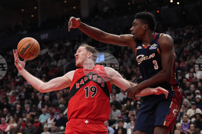 Торонто се справи като домакин на Кливланд в Националната баскетболна асоциация