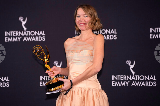 Британски телевизионни продукции триумфираха на церемонията за международните награди „Еми" 