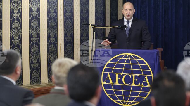 Гарантирането на сигурността в динамична среда изисква преосмисляне на модернизацията на въоръжените сили, каза президентът Румен Радев 