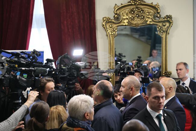 Крайно време е Република Северна Македония да започне ефективно разследване и наказателно преследване за всички посегателства към българите там, каза Румен Радев