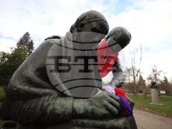 Международен ден за елиминиране на насилието над жени - статуя