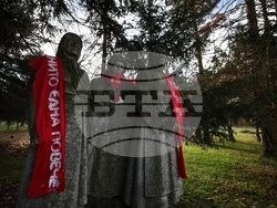 Международен ден за елиминиране на насилието над жени - статуя