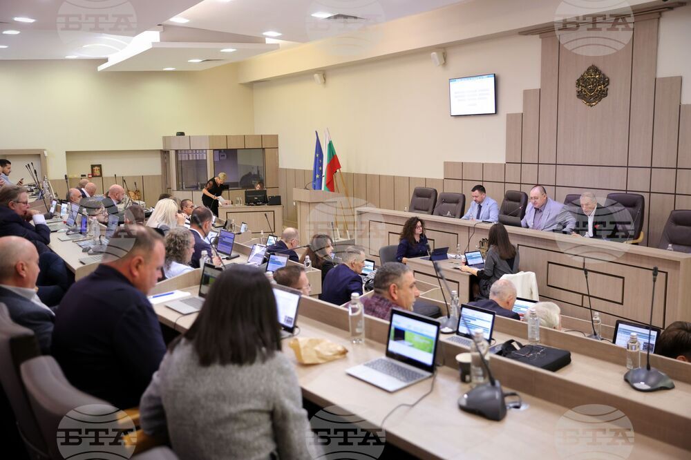 Общинският съвет в Бургас обсъди 32 точки по време на заседанието си