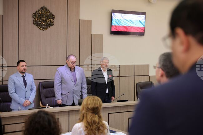 С детски коледарски поздрав започна последното за тази година редовно заседание на Общински съвет – Бургас