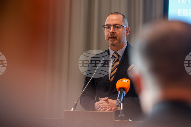 Не носителят, а съдържанието ще определя присъствието, влиянието и животът на медиите, каза Димитър Николов 