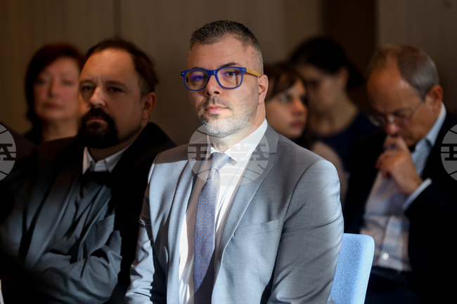 В България да говориш за свобода на медиите е като да говориш за въздух в стая, в която някой умишлено е затворил прозорците, каза Димитър Абрашев